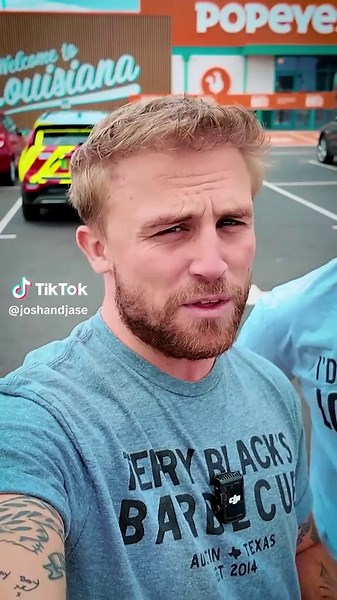 Trying Popeyes for the First Time in the UK!