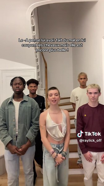 Sarah Drama House : beauté après la coupe de cheveux