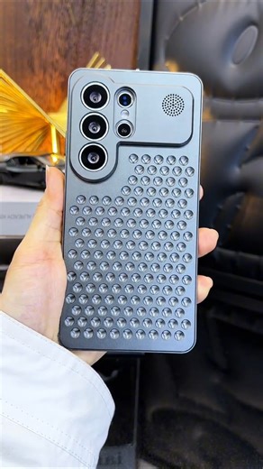 Samsung S26 Ultra features snap-on design makes installation easy and provides drop protection.