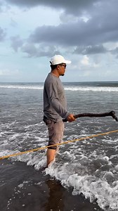 121K views · 770 reactions | Memukul tali untuk menakuti ikan agar ikan tidak keluar dari bawah tali | Edi Purnomo | Facebook