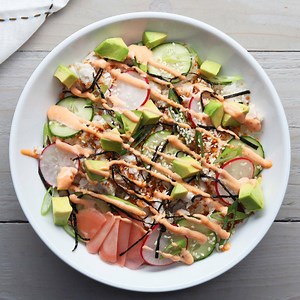 This crunchy California roll sushi bowl is perfect for a quick dinner or an easy lunch. 🍣 Recipe: https://tasty.co/recipe/crunchy-california-roll-sushi-bowl Want more videos? Subscribe to Tasty: https://bit.ly/2AgbiMp | Tasty