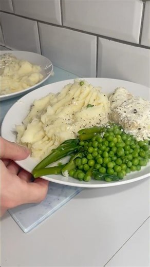Cook Smoked Haddock In A Milk And Parsley Sauce #cooking #mycooking #sundriedtomatoes