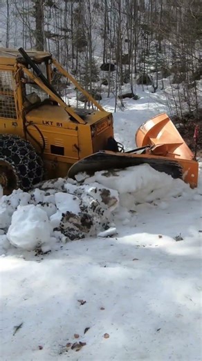 Snow Won’t Stop This LKT Skidder ❄️