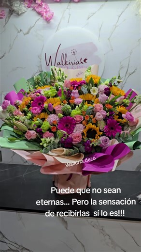 maxi bouquette 😍🥰😍❤️ Puede que no sean eternas... pero la sensación de recibirlas si lo es!!! #florales #Walkiria.deco