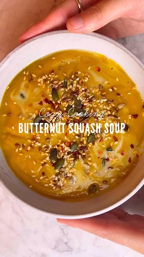 2.4K views | SOUP LOVING北 A big ol’ bowl of this vegan spiced butternut squash soup makes for the perfect lunch this time of year Recipe, serves 4-5 -1 large or 2 small butternut squash, deseeded and cut into quarters -3 shall~ | Feelingtastyy | Facebook