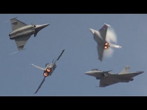 Le Rafale French Jet Fighter - Demonstration of maneuverability