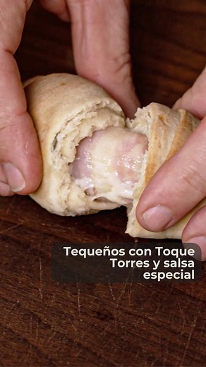 Hermanos Torres on Instagram: "👇🏻 Receta completa en la descripción Tequeños con Toque Torres y salsa especial 🧀🥓🔥 🎥 Receta completa, con todos los pasos y detalles este sábado las 13:30 en @ten_tv, y en nuestro canal de YouTube: www.youtube.com/@hermanostorrestv Link en la bio 🔗 Ingredientes (12-15 unidades) 🥣 Para la masa: 🌾 375 g de harina floja 🥛 185 ml de leche 🫒 50 ml de aceite de oliva suave 🍬 1 cucharada de azúcar 🧂 1 cucharada de sal 🌿 1 rama de tomillo 🌿 1 rama de romero
