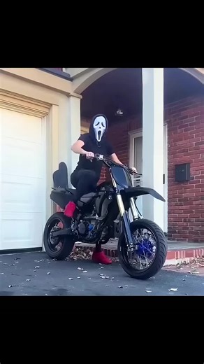 Motorcycles promise freedom, speed, and pure adrenaline… but the internet delivers chaos, confusion, and the occasional slow-motion tip-over. Welcome to Ranking the Funniest Motorcycle Moments, where confidence revs higher than skill and gravity patiently waits for its turn. These are the clips that start with a heroic engine roar and end with someone realizing balance is, in fact, optional. At the top of the rankings are riders who commit fully to the bit. Accidental wheelies, stalled takeoffs 