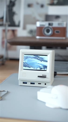 Đang có sẵn số lượng khá giới hạn về Hub Docking Station Raycue theo thiết kế retro như trong video ANh em muốn sở hữu sản phẩm công nghệ độc đáo và xịn xò như này thì inbox ngay Macsetups để xác nhận về sản phẩm nhé #raycue #macsetups | Mac Setups