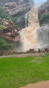 Die waterval by die Walter Sisulu Nasionale Botaniese Tuin in Roodepoort, Johannesburg, na gisteraand se swaar reën. Nog beeldmateriaal: https://youtu.be/M3GdgzN7hnU | Daniëlla Van Heerden