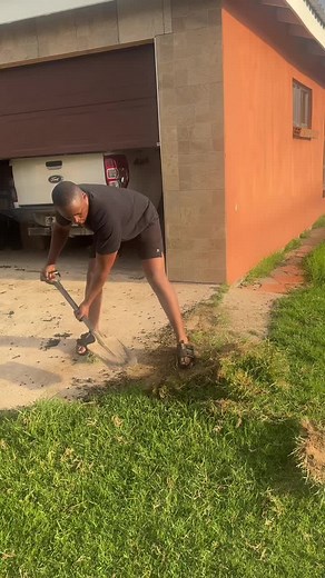 Manual Lawn Edging Techniques for a Perfect Yard