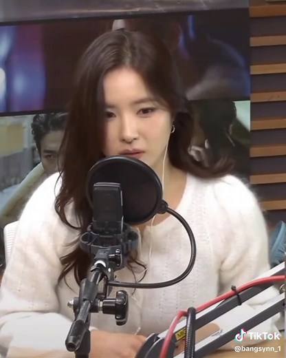 Hope Song at Noon Live Show with Shin Se-kyung