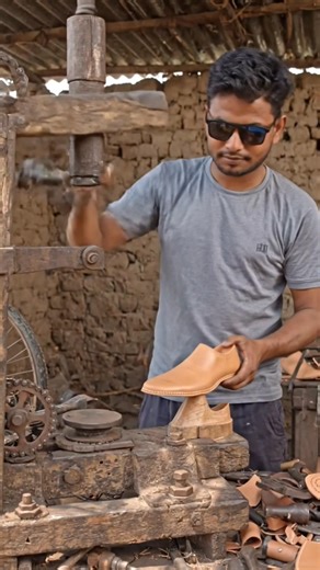 Amazing Desi Jugaad Shoe Making Machine | Low Cost Village Innovation #desi jugad #shorts viral