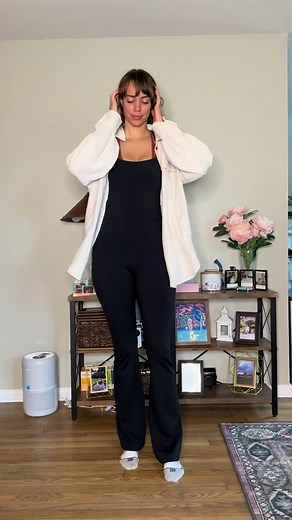 ✨giveaway ✨ for my tall ladies and gentlemen. @american_tall and I are giving away an $ 150 giftcard to someone on instagram 😝head over there and find this video to win #tall #tallgirl #tallwoman #americantall #tallfashion #americantall #fyp #tallmen #longlegs