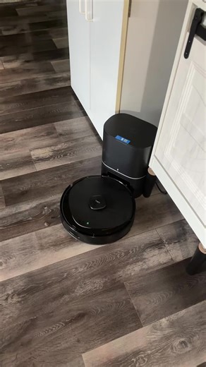 Effortless Cleaning with Self-Cleaning Robot Mop