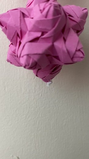 I see it I like it Tutorial link in bio! Credit: Tokomo Fuse Rose Units, 1.5in x 0.75in #origami #kusudama #kusudamachain #paperfolding #modularorigami #origamistars #origamiball #unitorigami