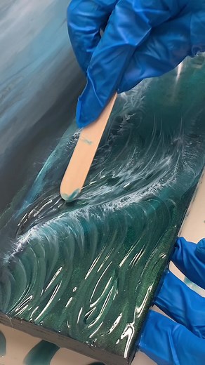 This technique will be included in the tutorials I’m working on that are coming soon! #oceanstorm #resinartist #3Dwaves