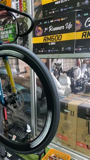 1.7K views · 129 reactions | colnago v3 againtempoh hari setup dgn full ultegra di2 kali ni min setup lg sebijik dengan full 105 di2 semestinya whellset hyper ni menjadi pilihan buat conlago #izrimeebikeoneheart #izrimeebike #izrimeebikeprorace #topshop #patatimo #ganukita #asalnokbarangjadi #colnago | Izrimee Bike | Facebook