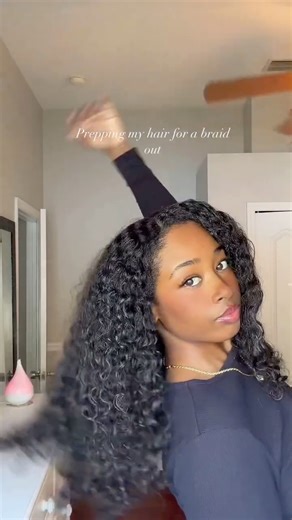 E L Í Y A 🫧 on Instagram: "I will be posting how I did the braids in pt.2 tomorrow! Products used: ➡️ @chebeautybrand rosemary hair oil & leave in cond. , @aussie miracle curls crème pudding #blackgirl #browngirl #curlygirl #rizos #curlyhair #Caribbean #afrocaribbean #cabellorizo #curlyhairstyles #curlyautumnhair #curlyhairroutine #curlyhaircare #naturalhair #natural #peinadosrizados #curlyhairjourney #protectivestyles #autumnhairstyle #peinadorizado #naturalhairstyles #peinaditos #curlycut #b