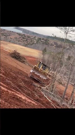 Was passiert, wenn ein Bagger zur Rutschpartie ansetzt?