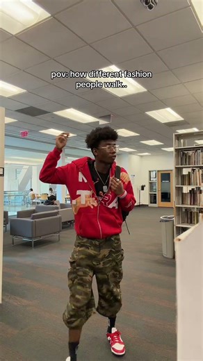 people that’s into fashion gotta walk like this.. 😂😭 #fashion #subscribe #shorts