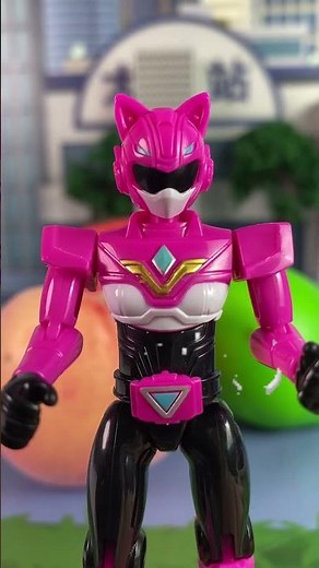 【迷你特工队超威能量】玩具剧场 28丨 洛克呼叫狼鹰战车与怪兽抢夺宝物丨