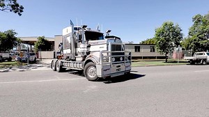 4.1K views · 153 reactions | Betts Bower Haulage Group Pty Ltd taking delivery of another legendary Drake model, the 4x4 Fullwidener and 2x4 Dolly. This Heavy Haulage work horse is loaded with all the specs for getting the job done. https://draketrailers.com/full-widener https://draketrailers.com/dolly-trailer | The Drake Group | Facebook