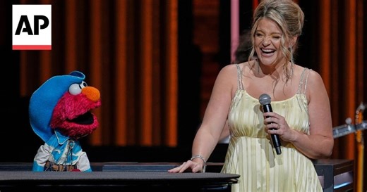 'Sesame Street' muppets Elmo and Abby Cadabby make Grand Ole Opry debut