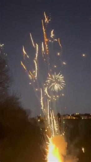 300 shot screaming banshee Hallmark fireworks