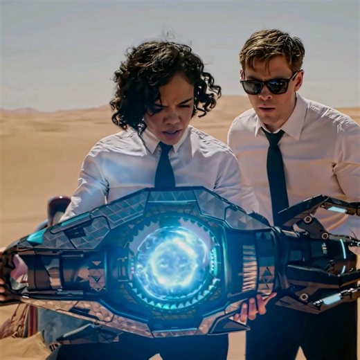 One Wrong Button 😨 Thor & Valkyrie Alien Gun Accident #thor #valkyrie #accident #tikitiki #shorts