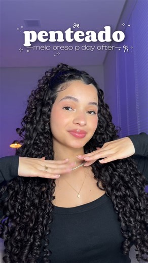 Já experimentou? O Spray SOS Brilho complementa o tratamento acidificante, finalizando os cuidados e mantendo os cabelos tratados e condicionados, como um escudo protetor. #repost @byesterlima Usaria esse penteado? 💌⭐️🎀 Marca uma amiga que ficaria linda com ele 🧚🏻‍♀️ Eu AMO penteado meio preso, e esse é especial pras divas que pediram um penteado que esconde a orelha hihihi Usei o Spray SOS Acidificante, que além de finalizar o cabelo (meu jeito FAV), também pode ser usado no day after para 