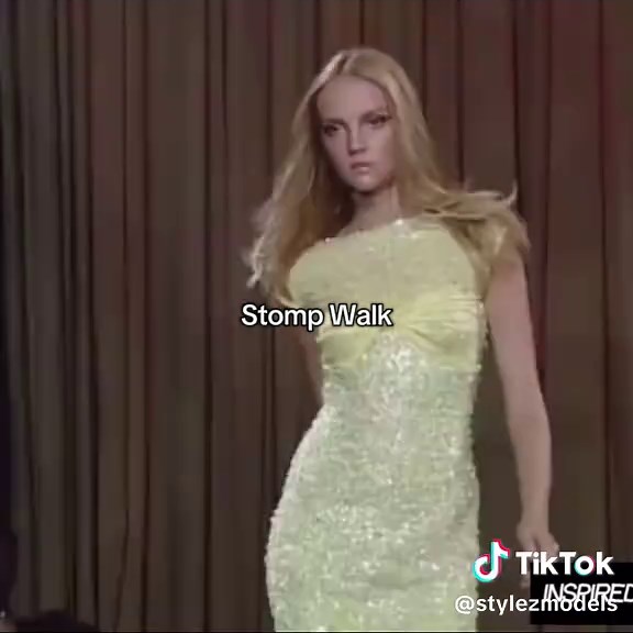 Stomp Walk Trends in 2000s Fashion