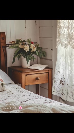 24K views · 992 reactions | Sweet, nostalgic, and handmade with love 臨 Grandma’s crochet adds a delicate vintage touch to small cottage spaces — from doilies to lacey throws, each piece tells a story of warmth, comfort, and timeless charm #CrochetCottageStyle #VintageCharm #HandmadeWithLove #ShabbyChicTouches | I Heart Much Shabby Chic | Facebook