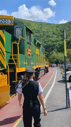 Lehigh Gorge Scenic Railroad Locomotive GP38-2 2013 passing trainset, Jim Thorpe, PA, 7/4/2023
