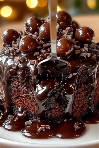 Indulge in this dreamy Hot Fudge Chocolate Pudding Cake #youtubeshorts #food #easy #cake #quick