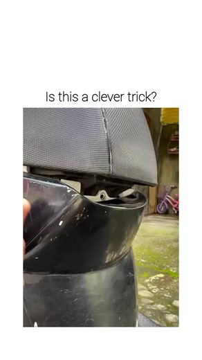 @user_missinn on Instagram: "The post features a 18-second video demonstrating a practical hack: using a green plastic clip to thread a thin cable lock through the D-rings of a motorcycle helmet, simplifying the securing process. Posted by Indonesian user @Febri_Walanda on Christmas Day 2025, it has attracted 428,000 views and 199 replies, with commenters expressing surprise and approval at the method's simplicity. This life hack addresses a common frustration for motorbike riders, offering an e