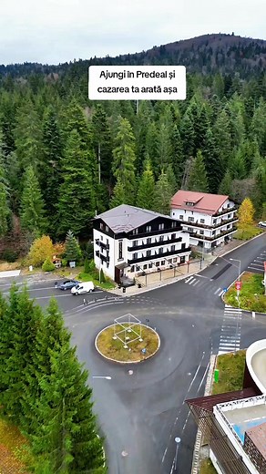 🏔️ Manor Ski Hotel - Cabana Schiorilor Predeal - aici, eleganța se împletește cu ospitalitatea: camere recent renovate, dotări moderne și un cadru cald care te face să te simți ca acasă, indiferent dacă ești în vacanță sau într-o călătorie de afaceri. 🎶 Serile sunt un spectacol aparte – muzică live, mâncare gătită cu suflet de bucătarul casei și un pahar de vin fiert savurat într-o atmosferă de poveste. 🍴 Restaurantul hotelului, cu 80 de locuri, îmbină rafinamentul detaliilor cu savoarea prep