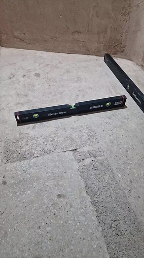 Do you know how to check if a Spirit Level is reading level? 🤔 #SpiritLevel #Level #Levels #Hultafors #Stabila #Carpenter #Carpentry #CarpentryTip #DIYTip | Tibby Singh