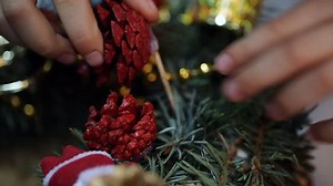 Two Little Girls Christmas Tree Prepare: Stockvideos & Filmmaterial (100 % lizenzfrei) 29384464 | Shutterstock