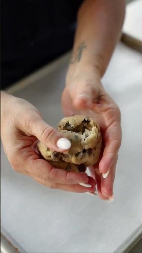 Thick & Chewy Chocolate Chip Cookies 🍪 The Ultimate Bakery-Style Treat!