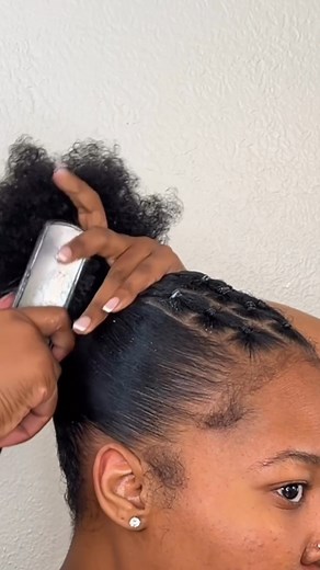 3 Easy updo rubberband hairstyle on natural hair using our drawstring ponytail 😍 Find the most natural textured drawstring ponytail that can be styled like your hair on our website (link in bio) 👆🏽 If you are not sure which texture works with your hair, feel free to DM us some pics for suggestions 🥰 . . Thanks @knzyrae @EvaWilliams for these tutorials 😘❤️❤️ #betterlength #3chair #4ahair #afrokinkycurly #drawstringponytail #naturalhair #naturalhairstyle #kinkycurly | Betterlength