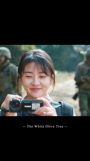 The White Olive Tree se está transmitiendo actualmente en iQIYI💚 ¡Ven a verlo en la app de iQIYI o en www.iQ.com!🥰#iQIYI #TheWhiteOliveTree #ChenZheYuan #LiangJie #iQIYIdramas #BSGLS