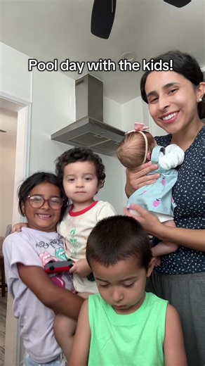 Sandra (@sandyyprz)’s video of Pool Day