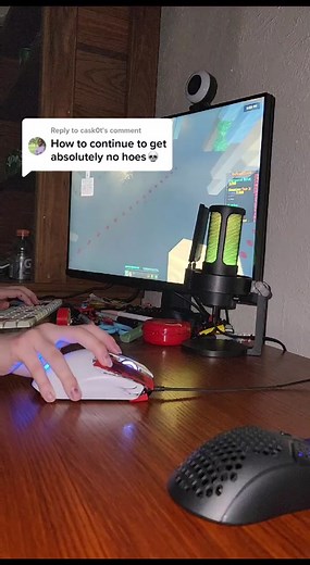 Replying to @cask0t my desk is a mess I know ##dragclicking #fyp #minecraft #viral