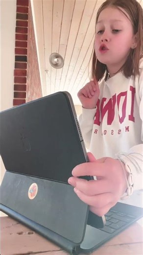 AN ALIEN BESTIE?!👽