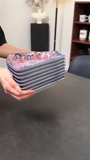 Looking to make your dining table more visually appealing? Learn how ceramic plate sets can add elegance and style to everyday meals or special occasions. | Poore Niggebrugge Kelli