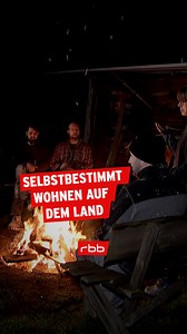 🦅 Wer Lust hat aufs Land zu ziehen, kann sich an das Netztwerk "Ankommen in Brandenburg" wenden.‍♀️Die hilft Neuankömmlingen und Wiederkehrern beim Einleben und bei der Suche nach Haus, Job oder Kitaplatz. So erlebt es auch ein Brandenburger Freundeskreis, der jetzt in Guben ein neues Zuhause aufbaut. | rbb