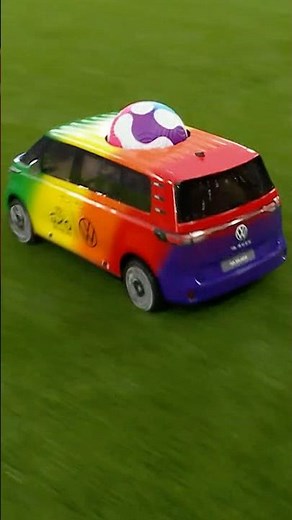 Still no better way to deliver a match ball than by remote control car 😂🏎️