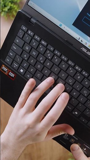 📦 Unboxing the NEW ASUS Vivobook 14 - Perfect for work, school or university 🎓