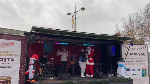 Light switch on - Clacton town centre - 5:15pm Sunflower Acoustic sounding fantastic as usual | Clacton Arts Centre